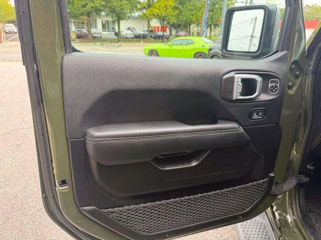 Used 2023 Jeep Wrangler Unlimited Sahara w/ Cold Weather Group AWD/4WD image 8