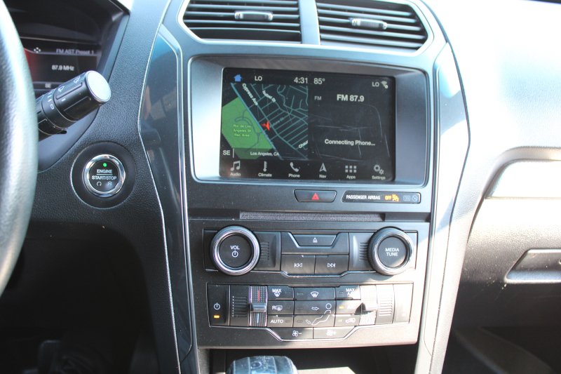 Used 2018 Ford Explorer XLT w/ Equipment Group 201A AWD/4WD image 14