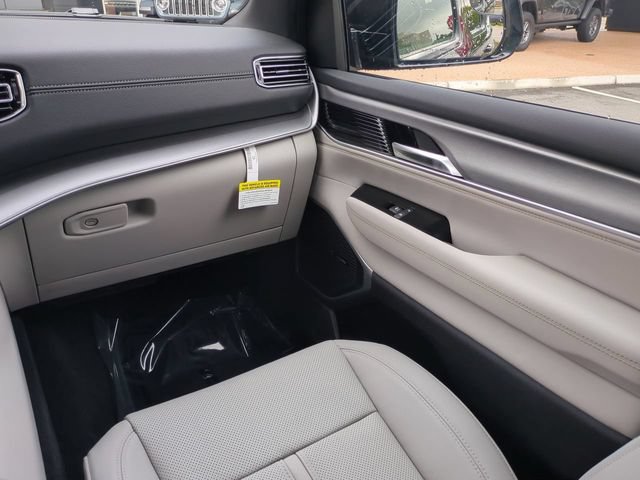 New 2026 Jeep Grand Wagoneer 4WD w/ Premium Group I image 17