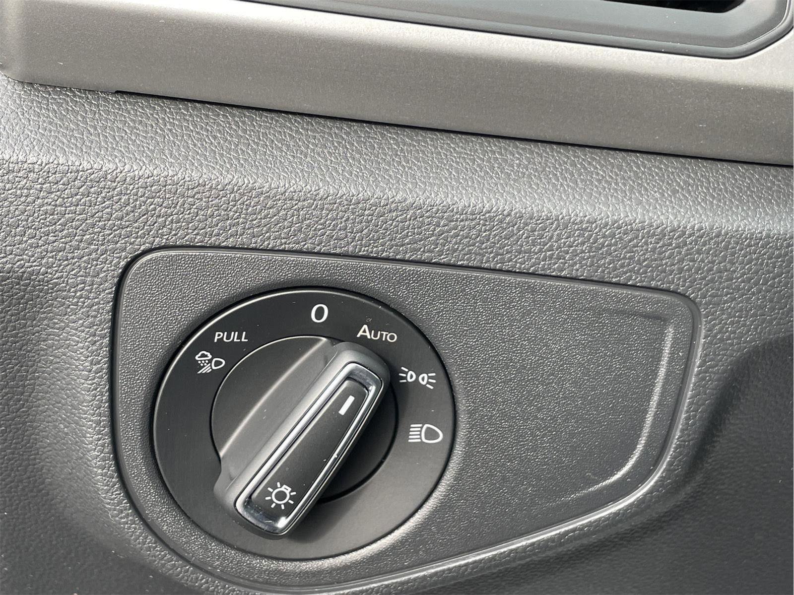 Used 2023 Volkswagen Atlas SE image 25