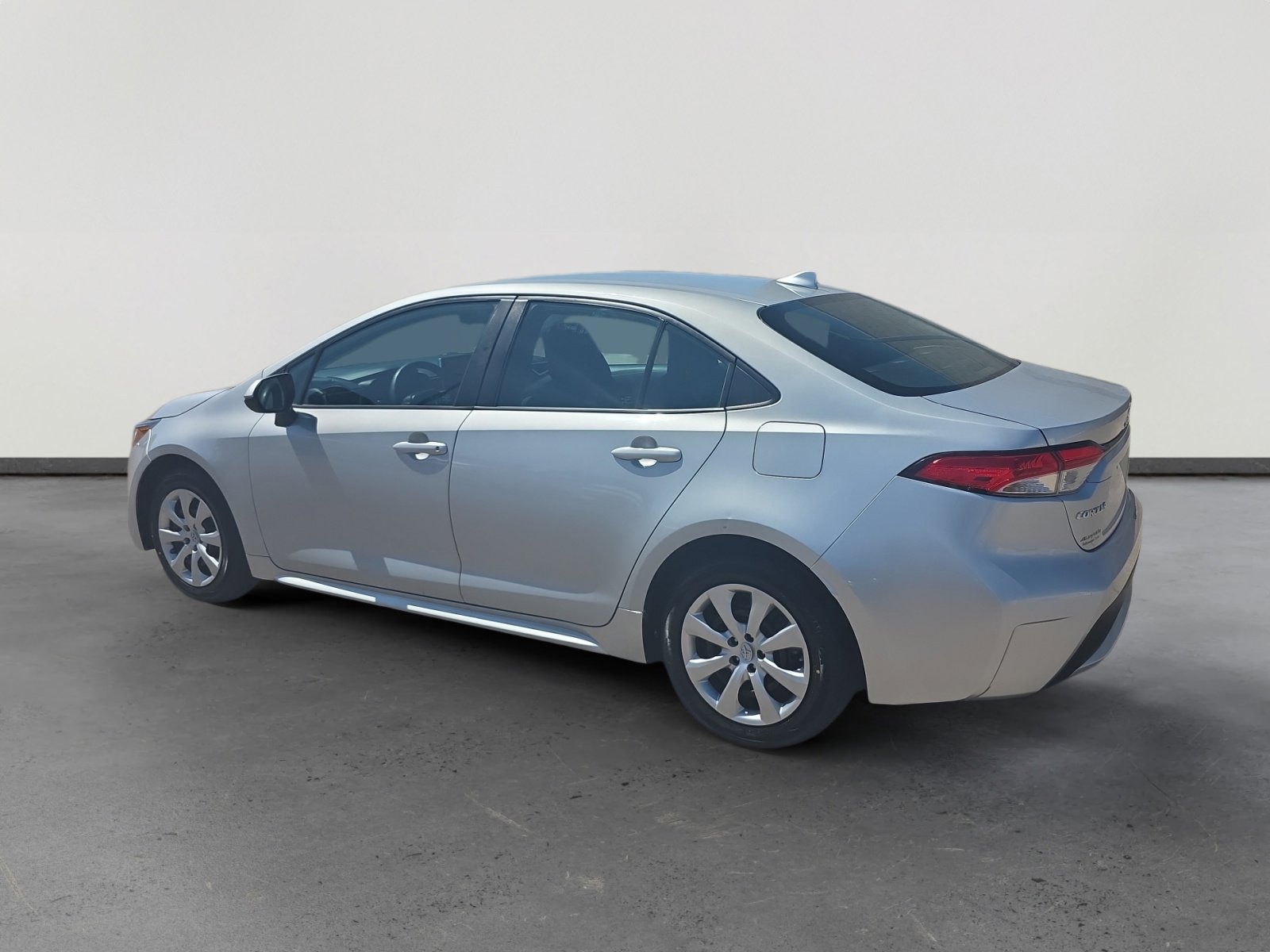 Used 2021 Toyota Corolla LE FWD image 3