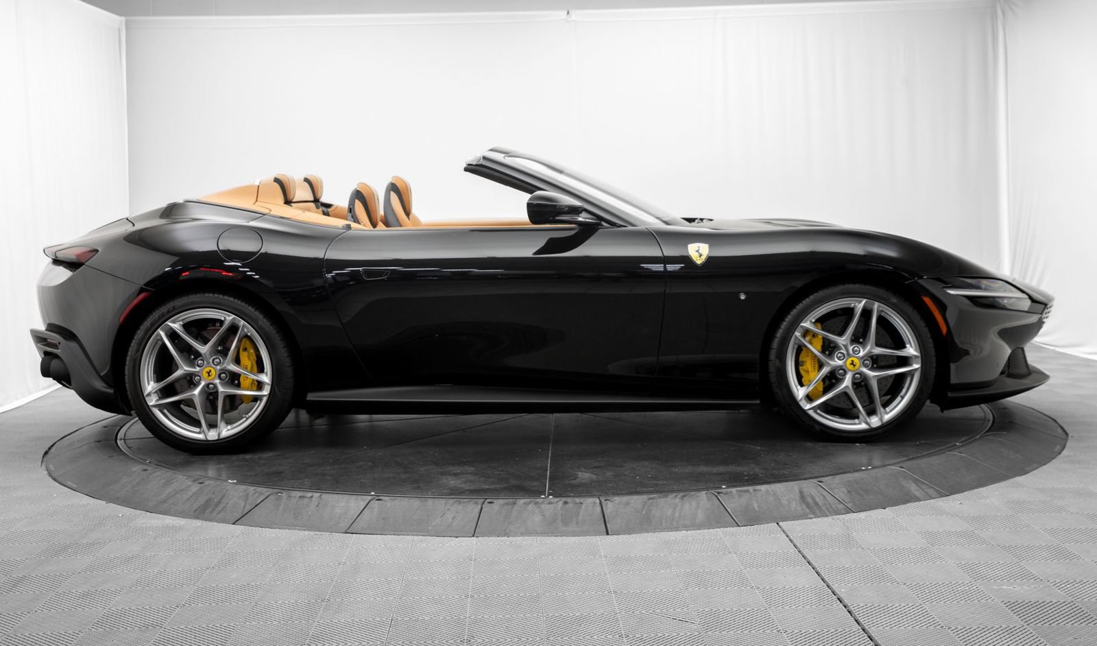 Used 2024 Ferrari Roma Spider RWD image 8