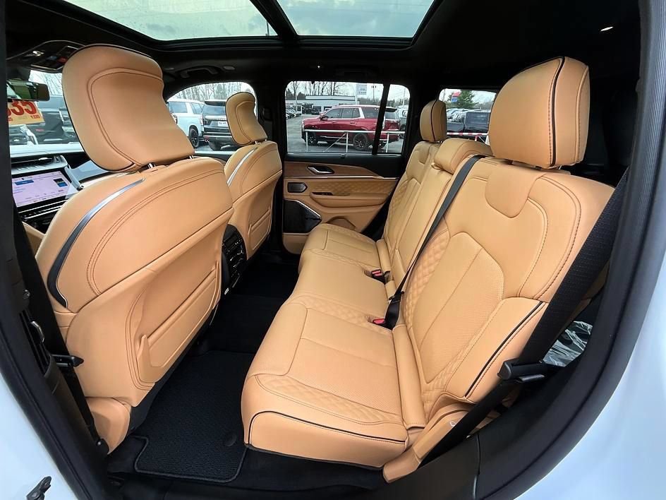 New 2026 Jeep Grand Cherokee Summit w/ Obsidian Package AWD/4WD image 30