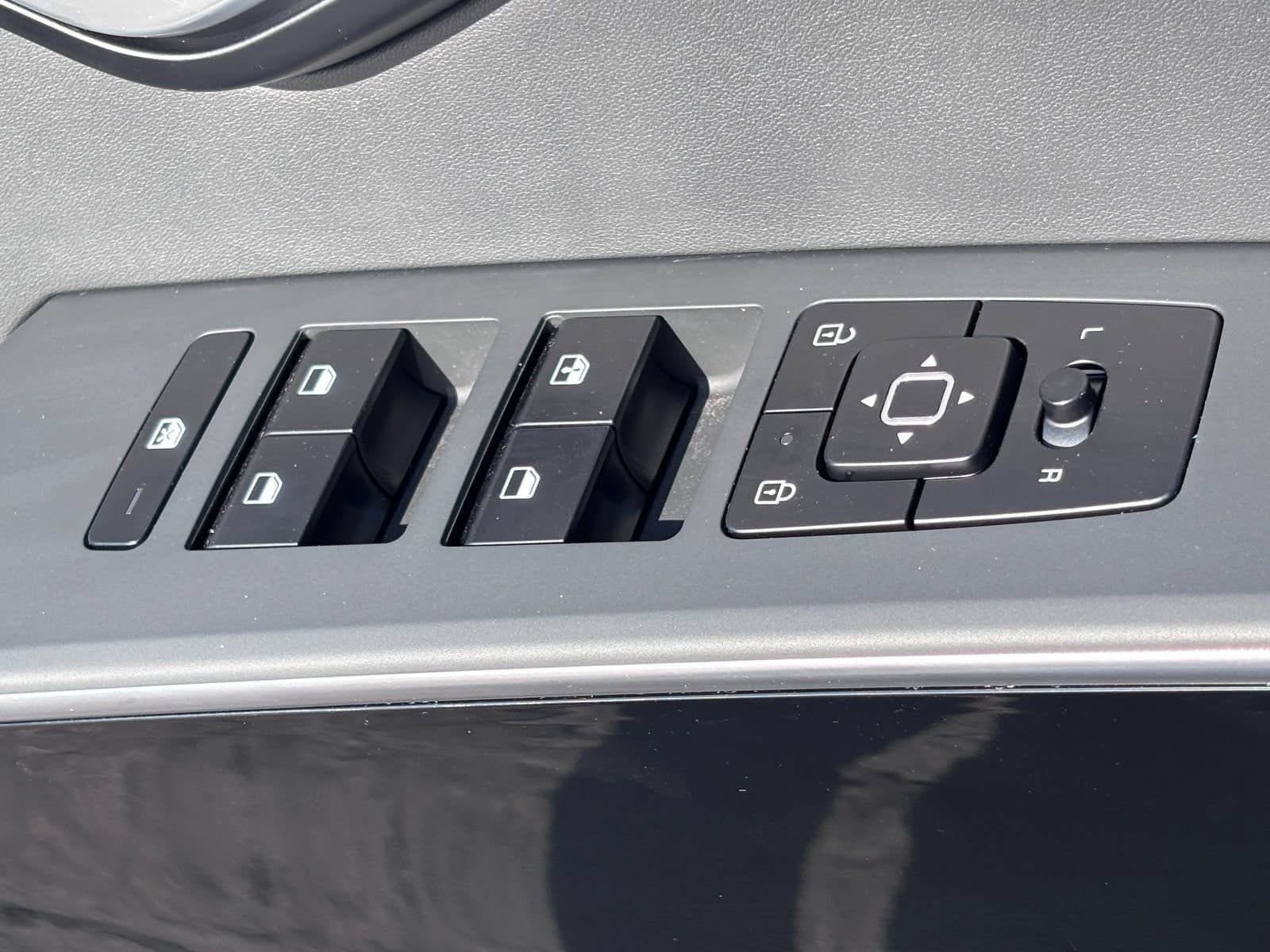 Used 2024 Kia Niro EX FWD image 21