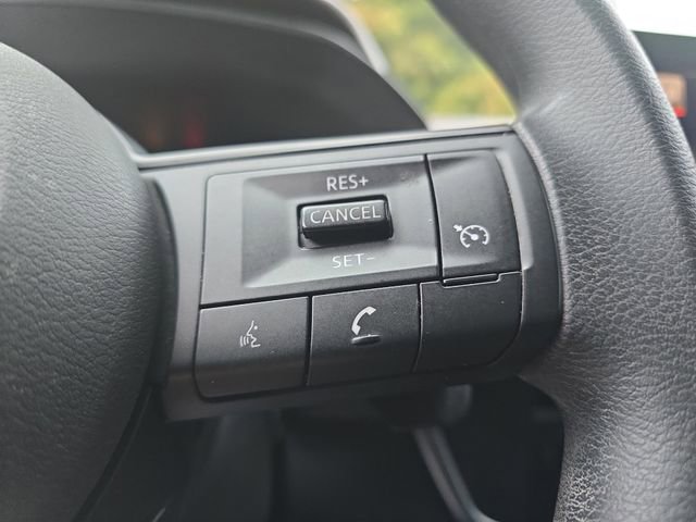 Used 2023 Nissan Rogue S image 37