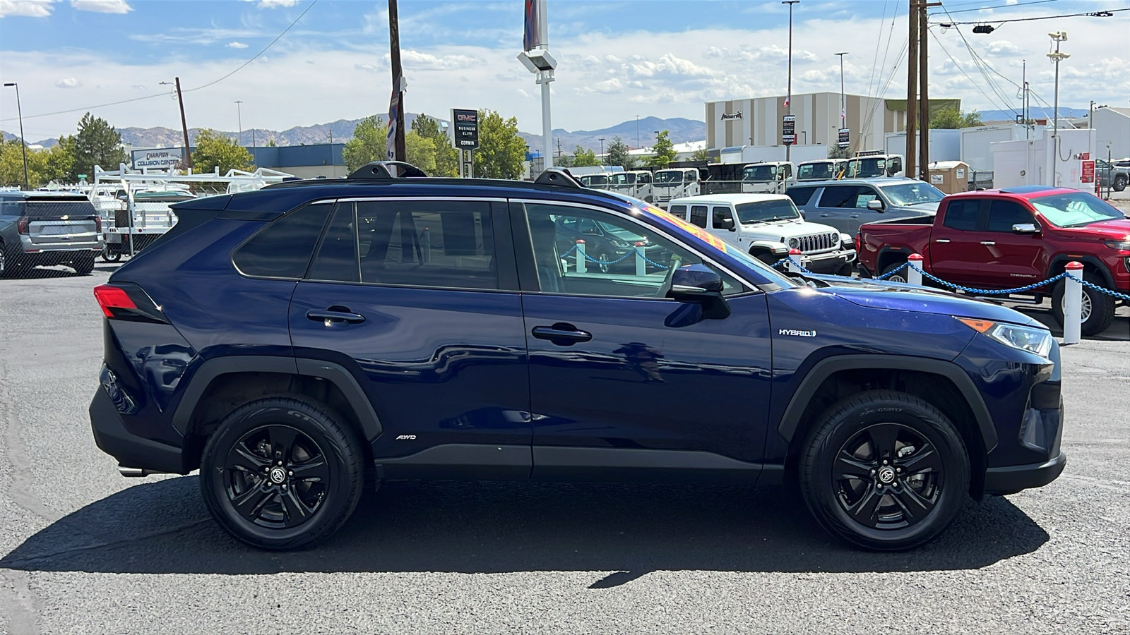 Used 2021 Toyota RAV4 XLE w/ Convenience Package AWD/4WD image 4