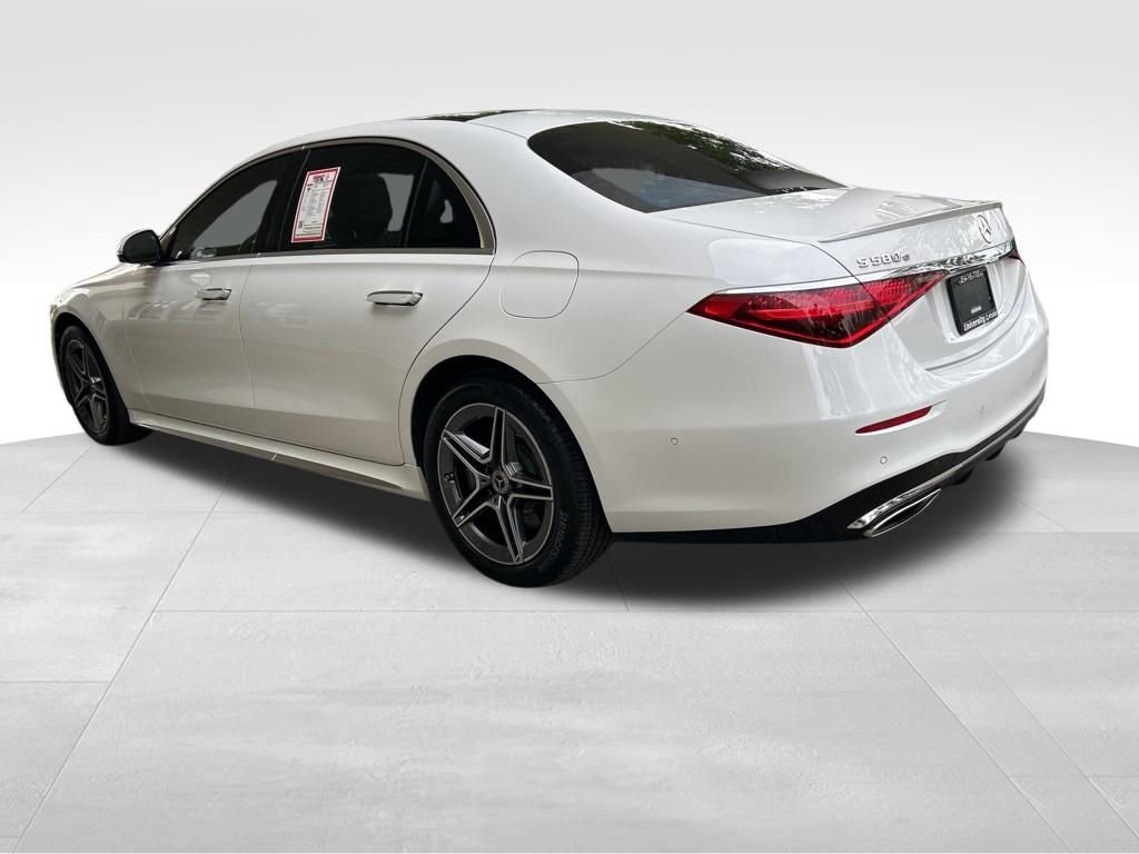 Used 2024 Mercedes-Benz S 580e 4MATIC Sedan w/ AMG Line image 4