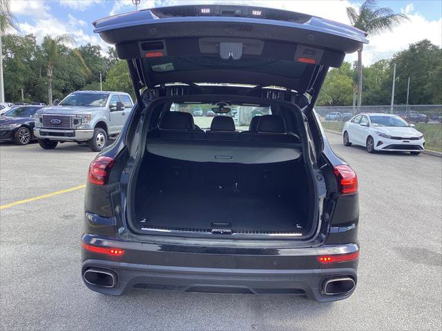 Used 2016 Porsche Cayenne w/ Premium Package AWD/4WD image 26