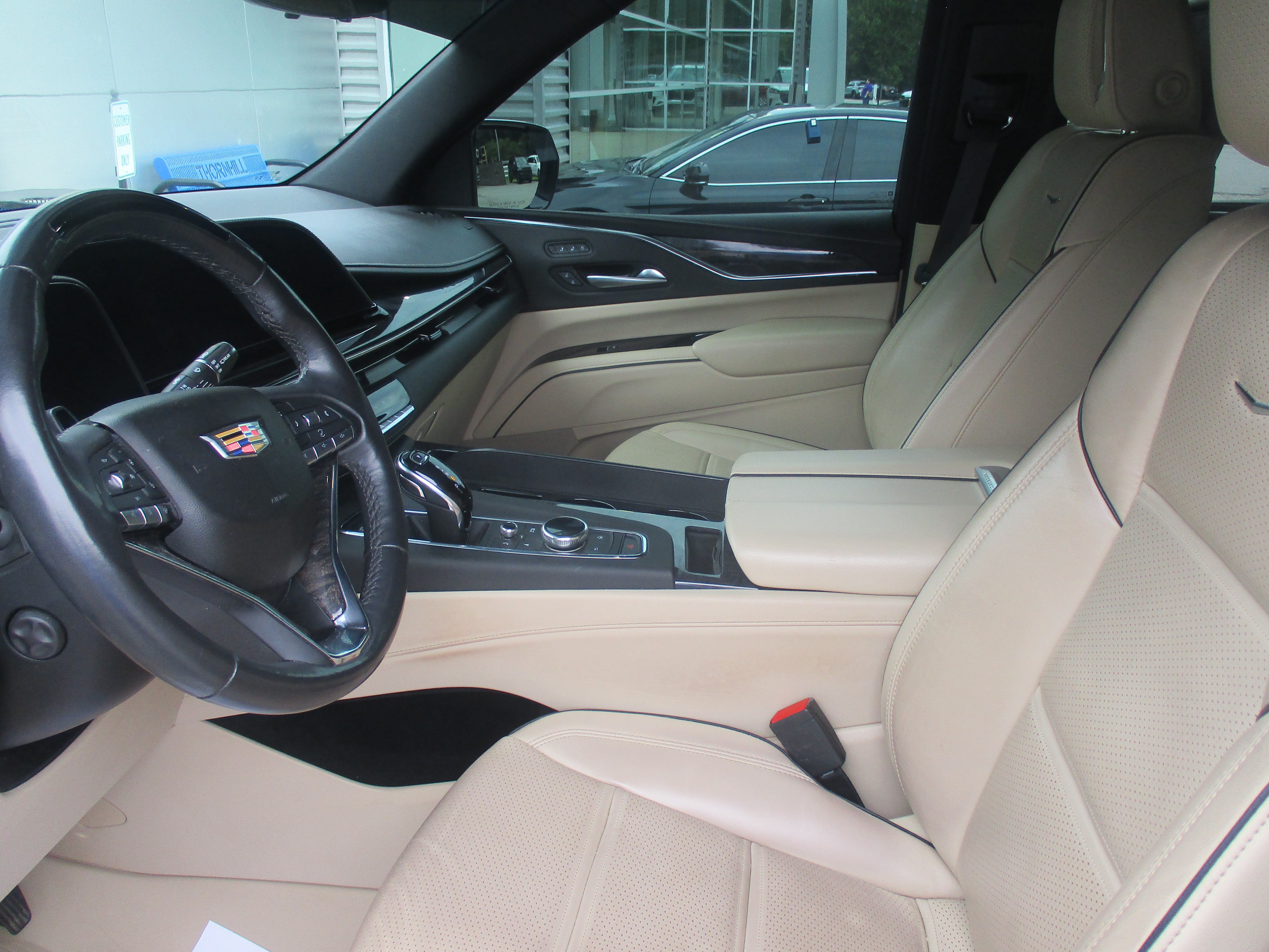 Used 2023 Cadillac Escalade ESV Premium Luxury w/ LPO, Illumination Package AWD/4WD image 14