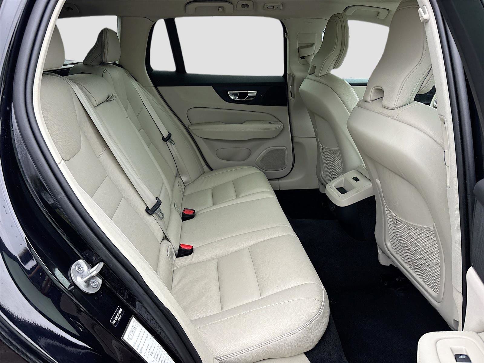 Used 2025 Volvo V60 B5 Cross Country Plus AWD/4WD image 28