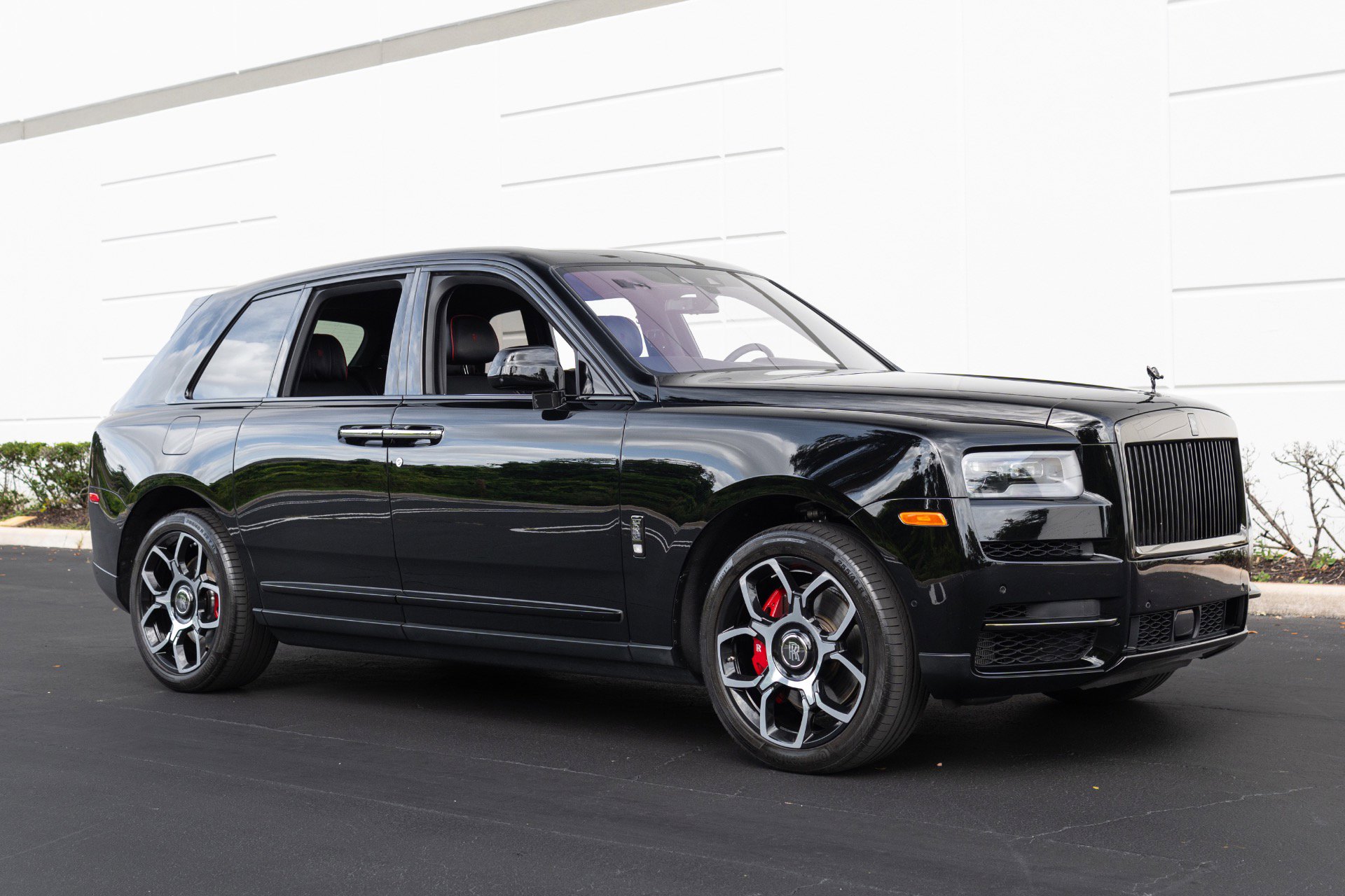 Used 2022 Rolls-Royce Cullinan Black Badge w/ Dark Exterior Package AWD/4WD image 4