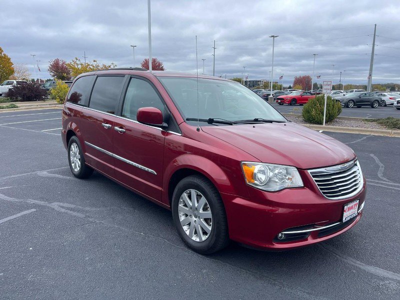 Used 2016 Chrysler Town & Country Touring w/ Driver Convenience Group image 2