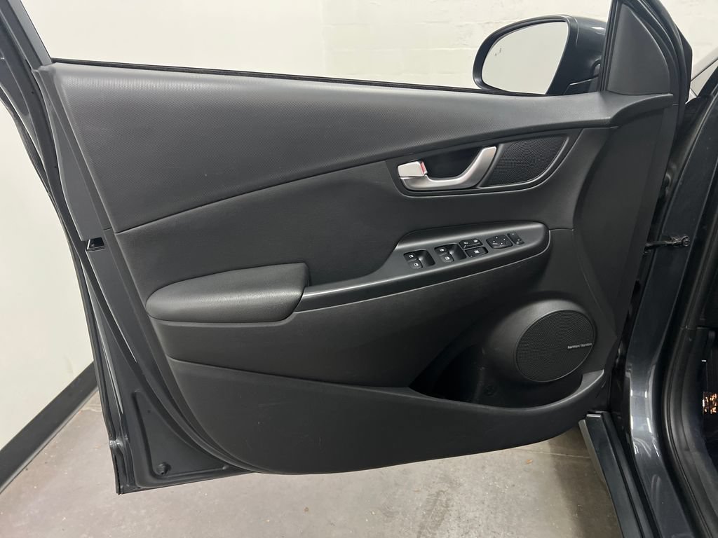 Used 2022 Hyundai Kona Limited FWD image 12