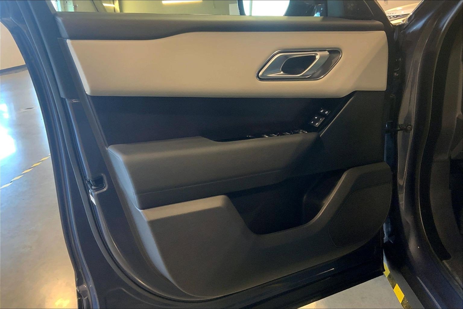 Used 2026 Land Rover Range Rover Velar Dynamic SE image 21