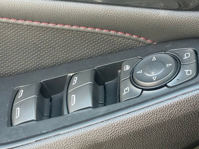 Used 2023 Chevrolet Traverse RS FWD image 32
