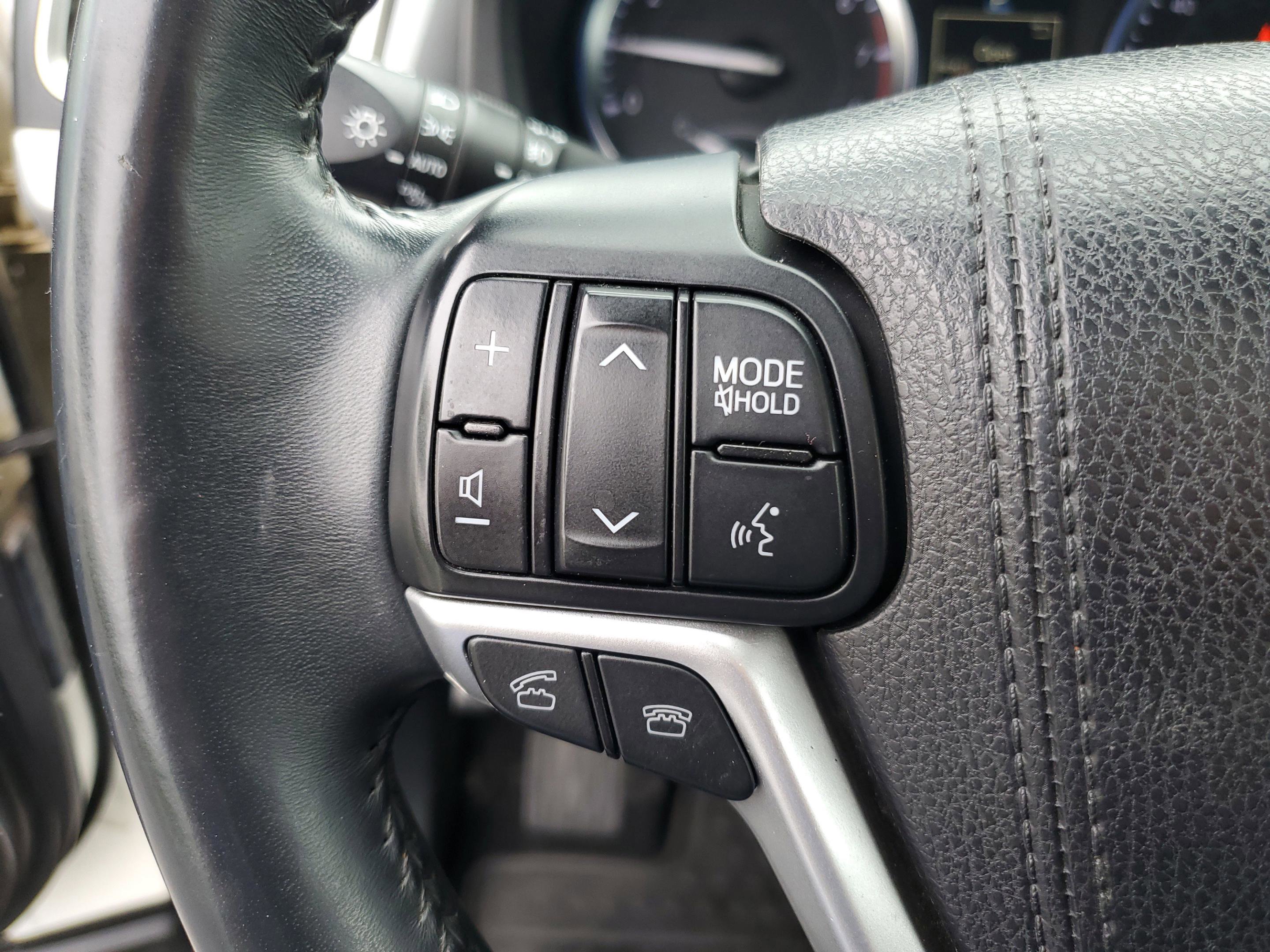 Used 2016 Toyota Highlander XLE AWD/4WD image 22