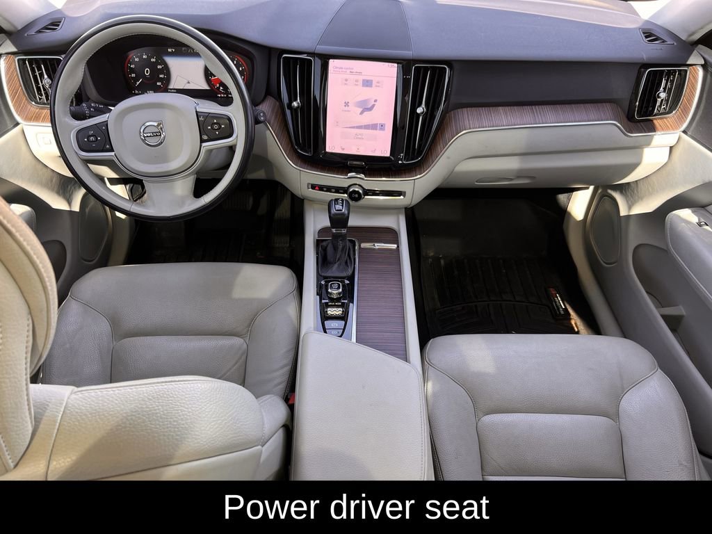 Used 2021 Volvo XC60 T6 Momentum image 11