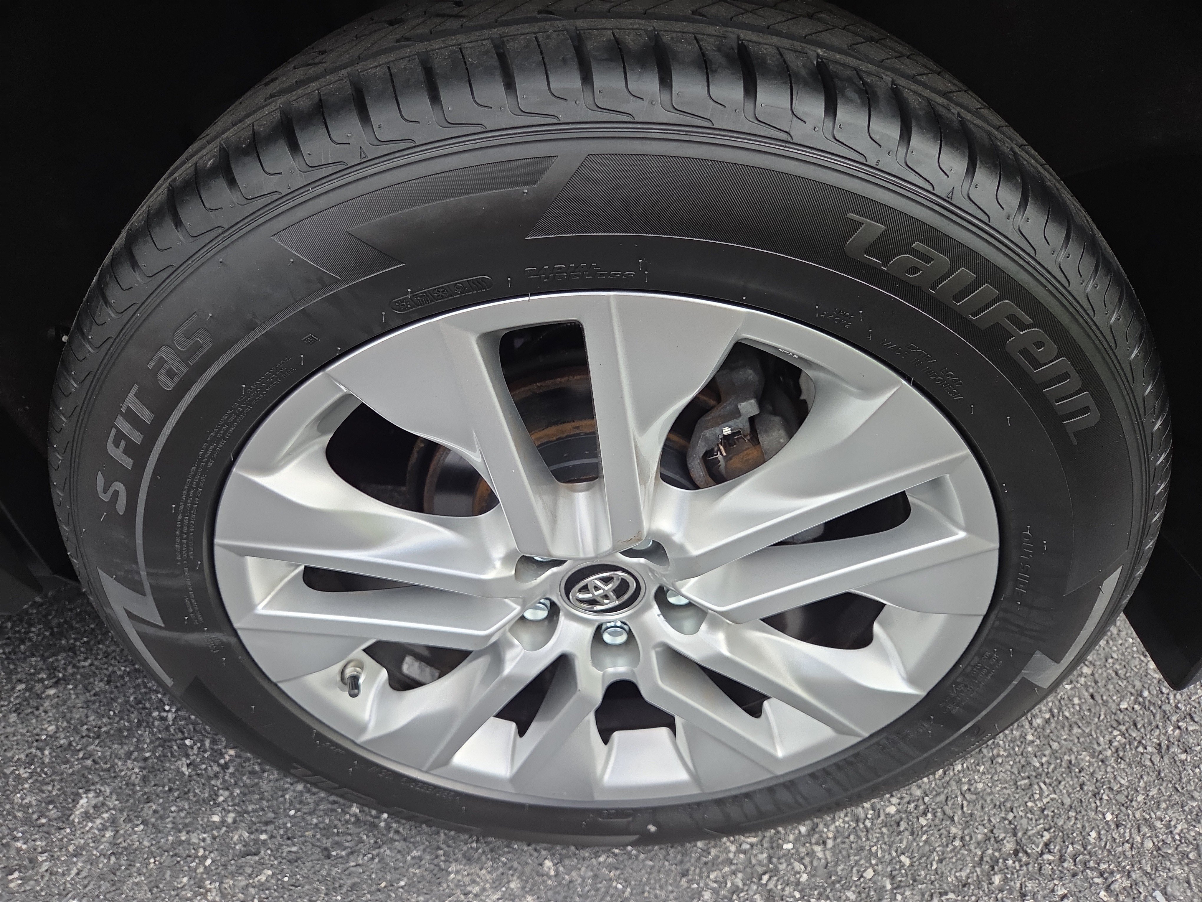 Used 2019 Toyota RAV4 LE AWD/4WD image 12
