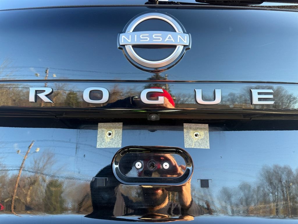 Used 2024 Nissan Rogue SV image 17