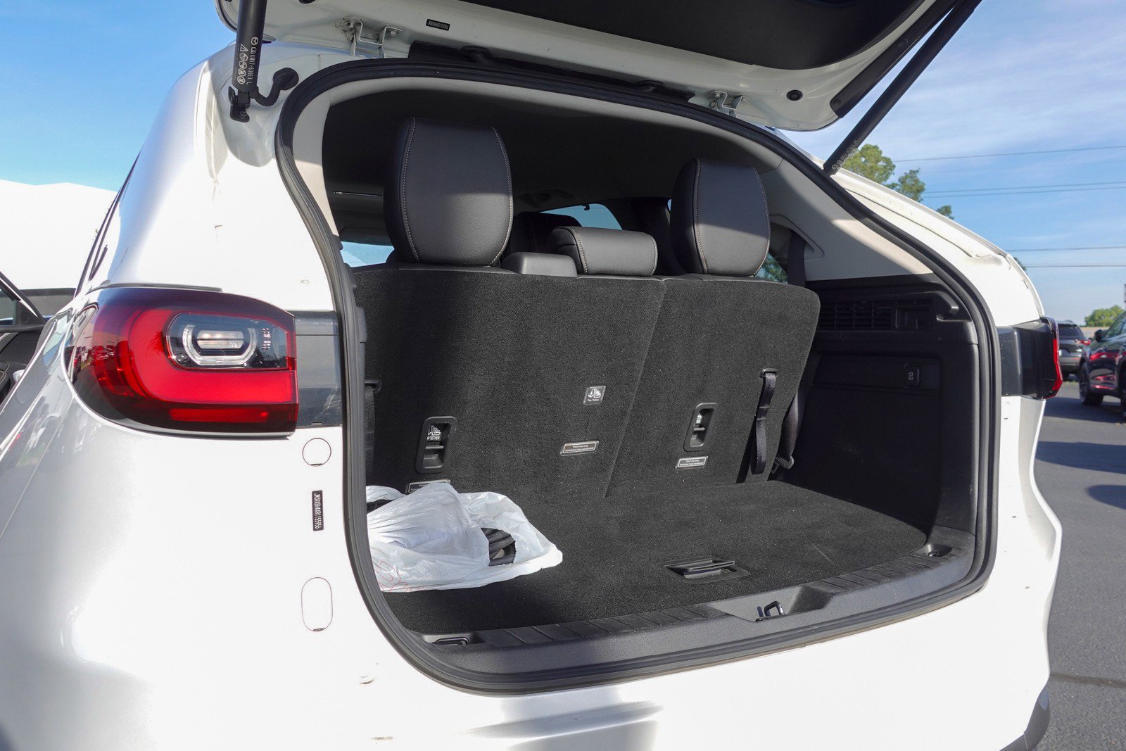 Certified 2024 MAZDA CX-90 Plug-In Hybrid w/ Preferred image 24