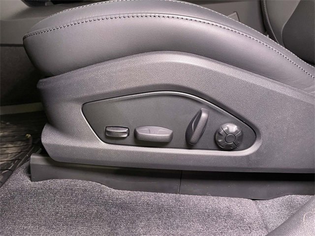 New 2025 Porsche Macan 4 Electric image 17