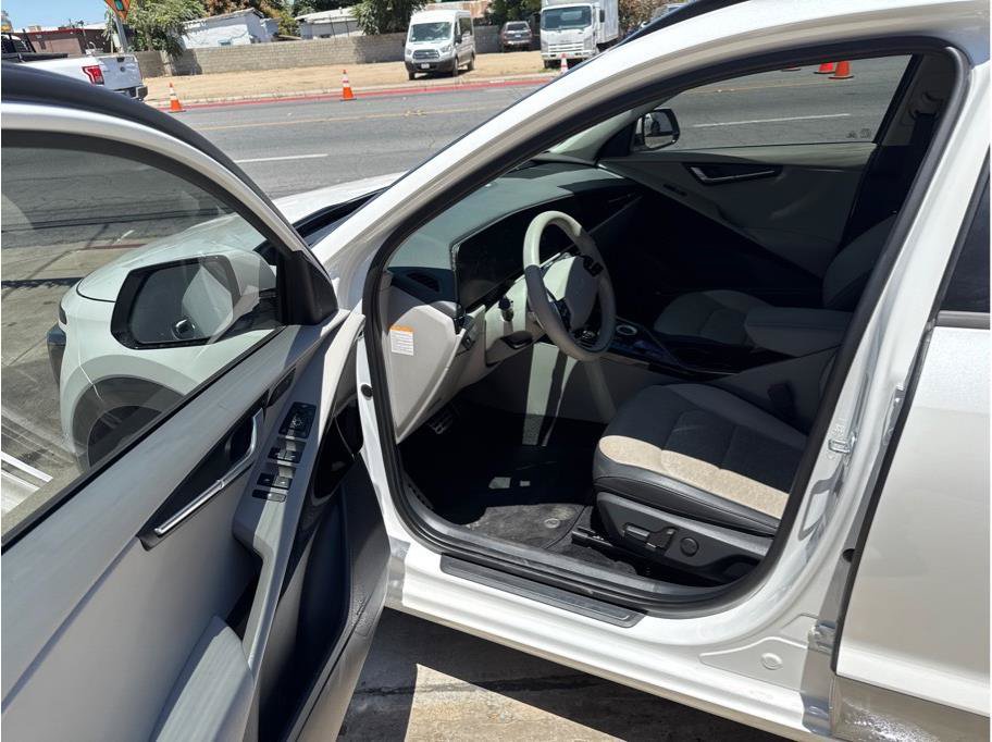 Used 2023 Kia Niro Wave FWD image 14
