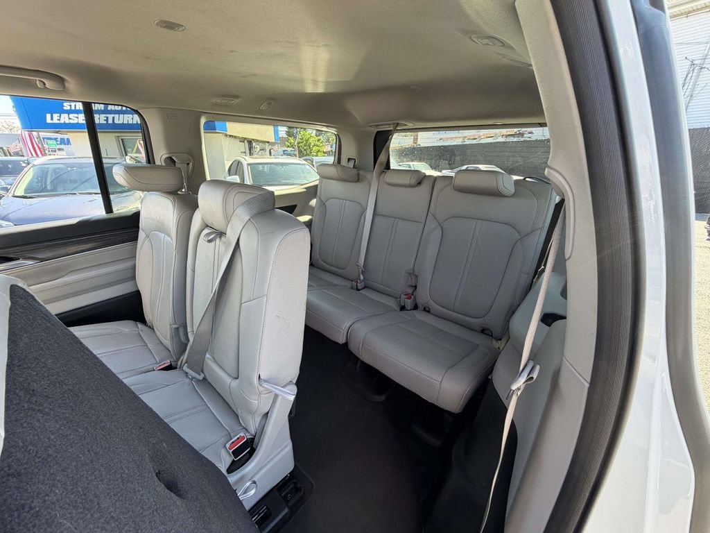 Used 2024 Jeep Wagoneer Series II w/ Flexible Seating Group AWD/4WD image 25