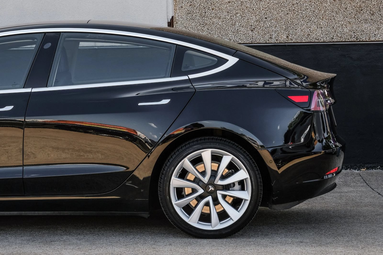 Used 2018 Tesla Model 3 Long Range RWD image 12