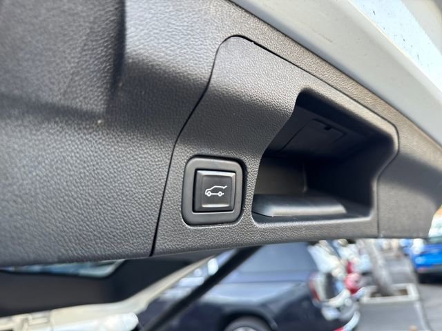 Certified 2023 GMC Acadia SLT image 32