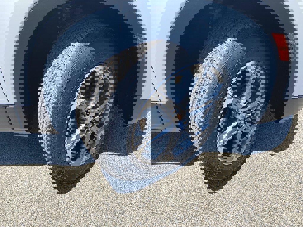 Used 2023 Chevrolet Blazer LT image 2