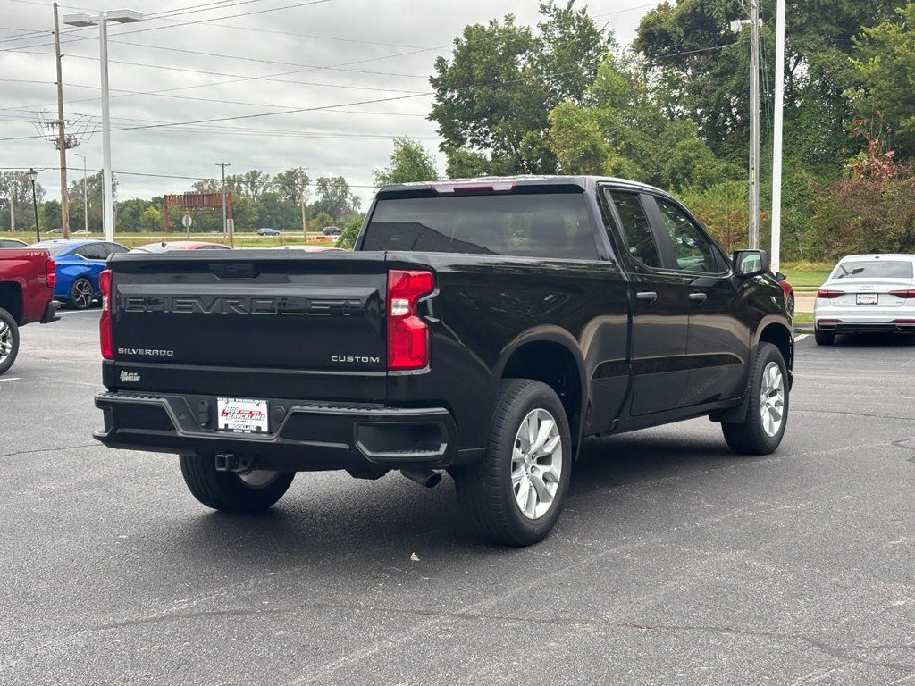 Used 2022 Chevrolet Silverado 1500 Custom w/ Safety Confidence Package RWD image 3