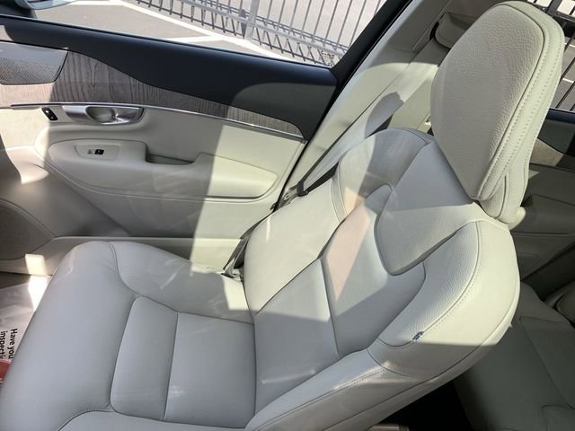 Used 2024 Volvo XC90 B5 Plus AWD/4WD image 30