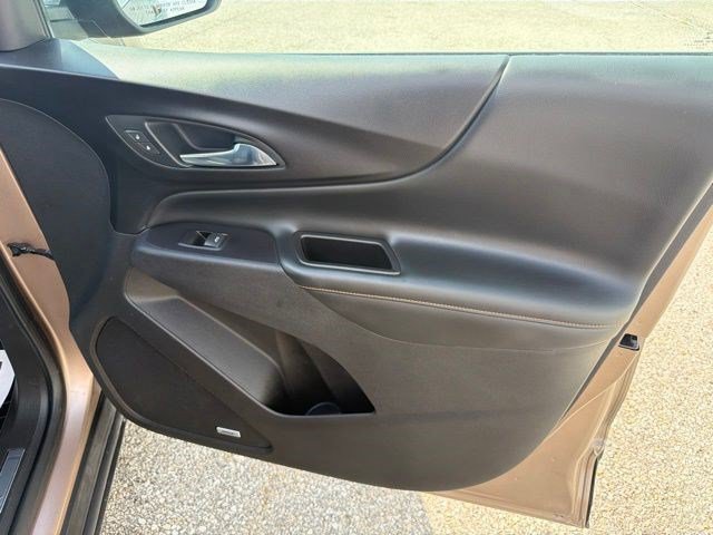 Used 2018 Chevrolet Equinox Premier FWD image 22