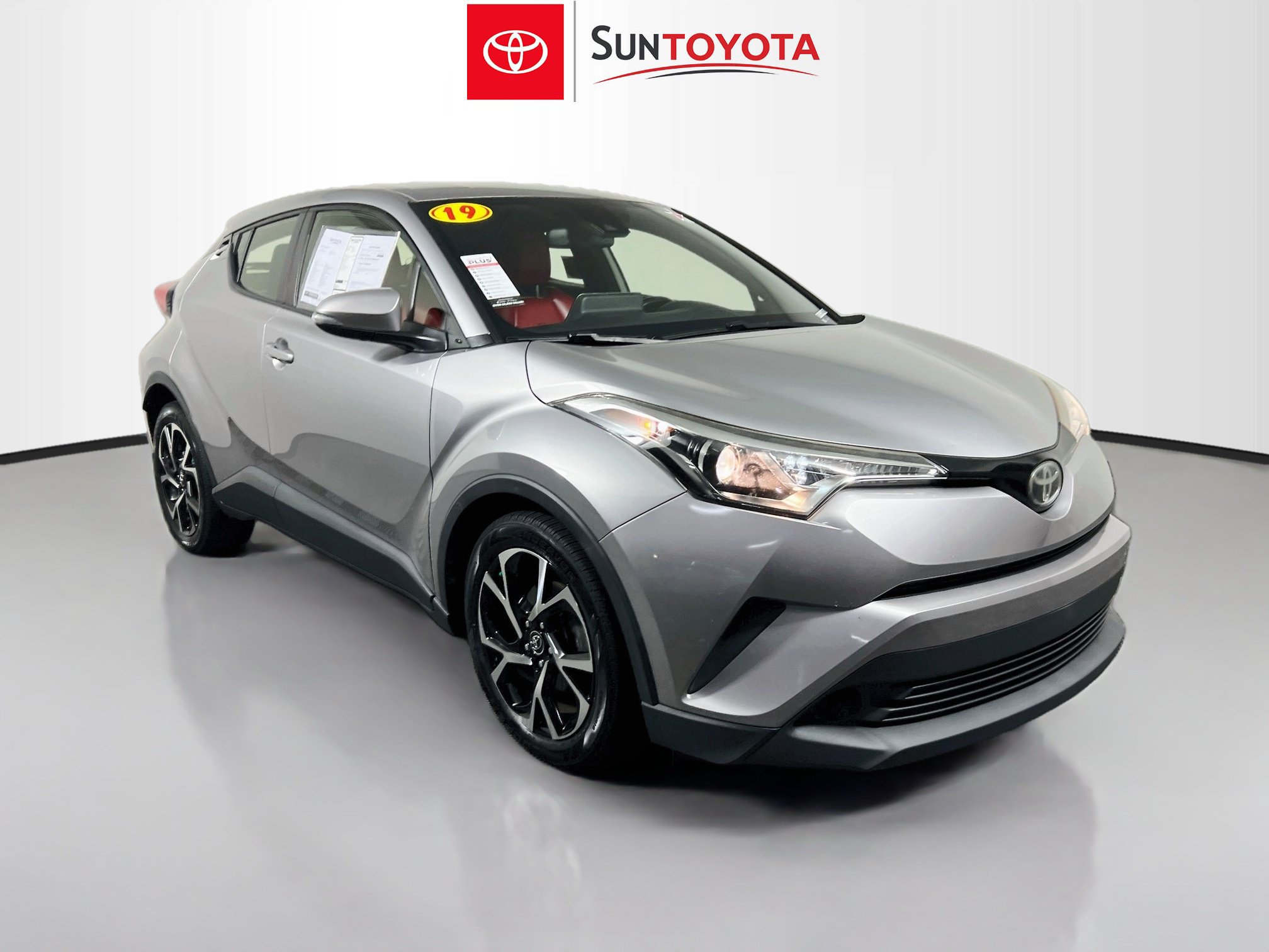 Used 2019 Toyota C-HR XLE FWD image 1