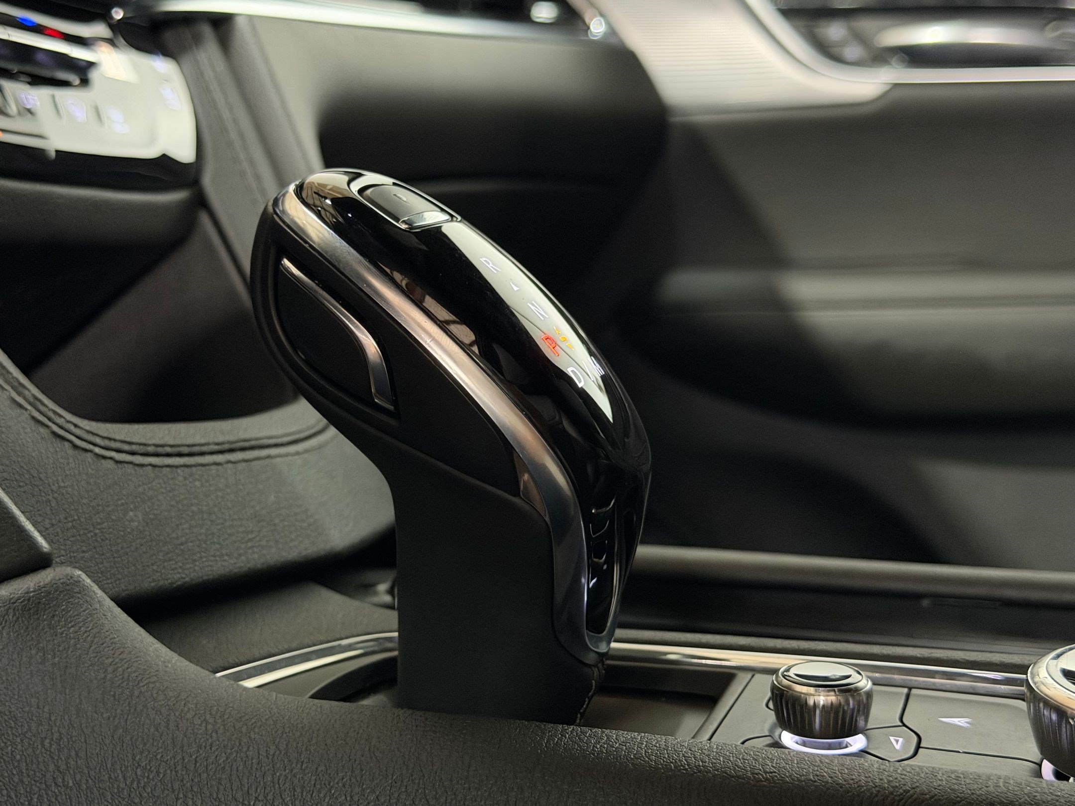 Used 2024 Cadillac XT6 Premium Luxury FWD image 33