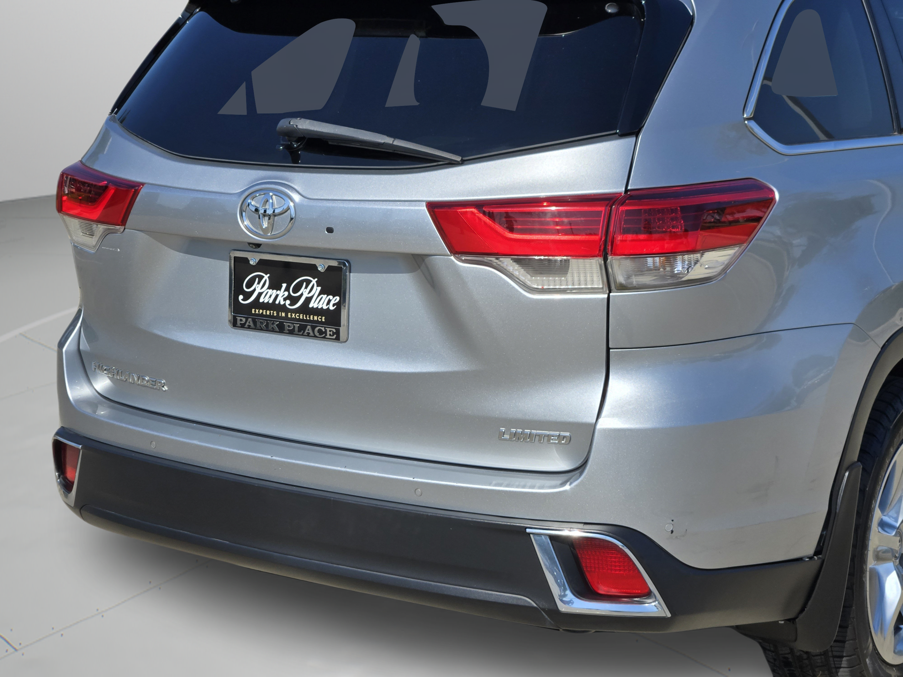 Used 2018 Toyota Highlander Limited FWD image 40