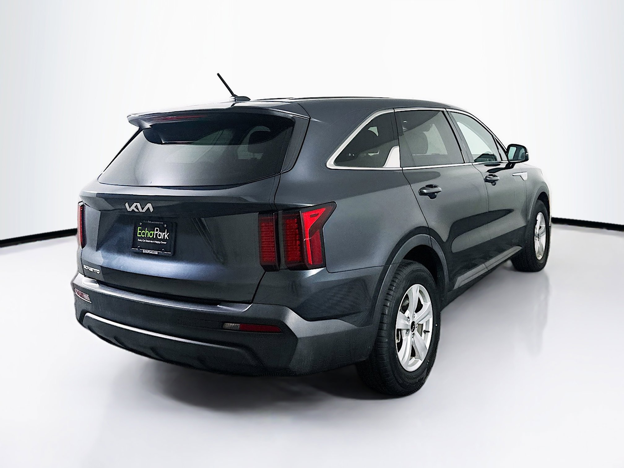 Used 2023 Kia Sorento LX image 9