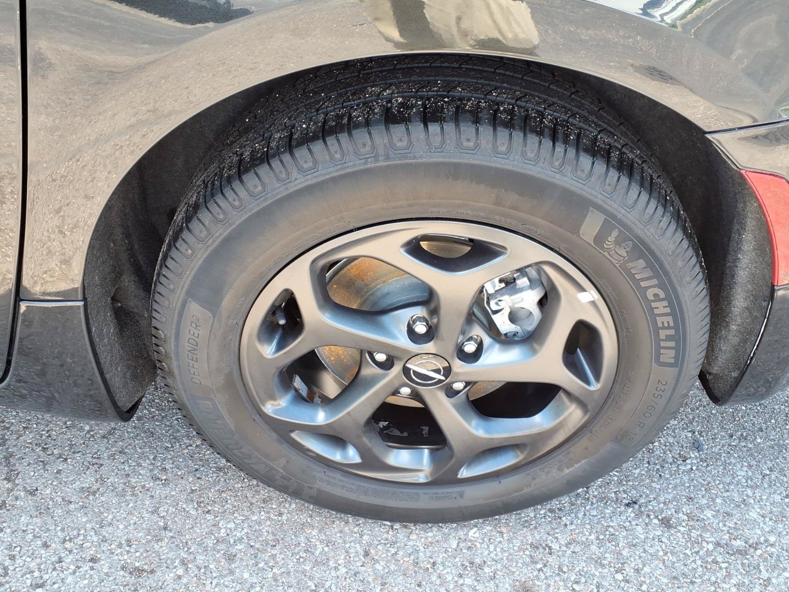 Used 2022 Chrysler Pacifica Touring-L w/ S Appearance Package FWD image 12