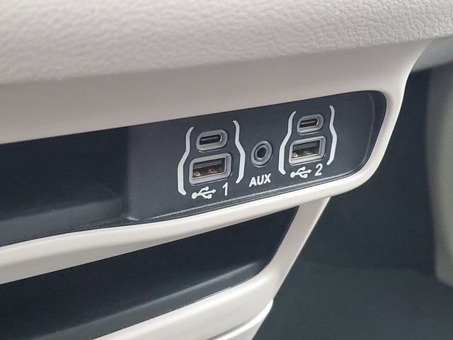 Used 2023 Chrysler Pacifica Touring-L FWD image 19