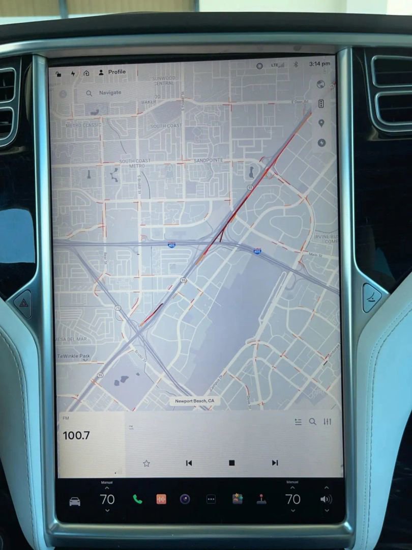 Used 2018 Tesla Model X 75D image 22