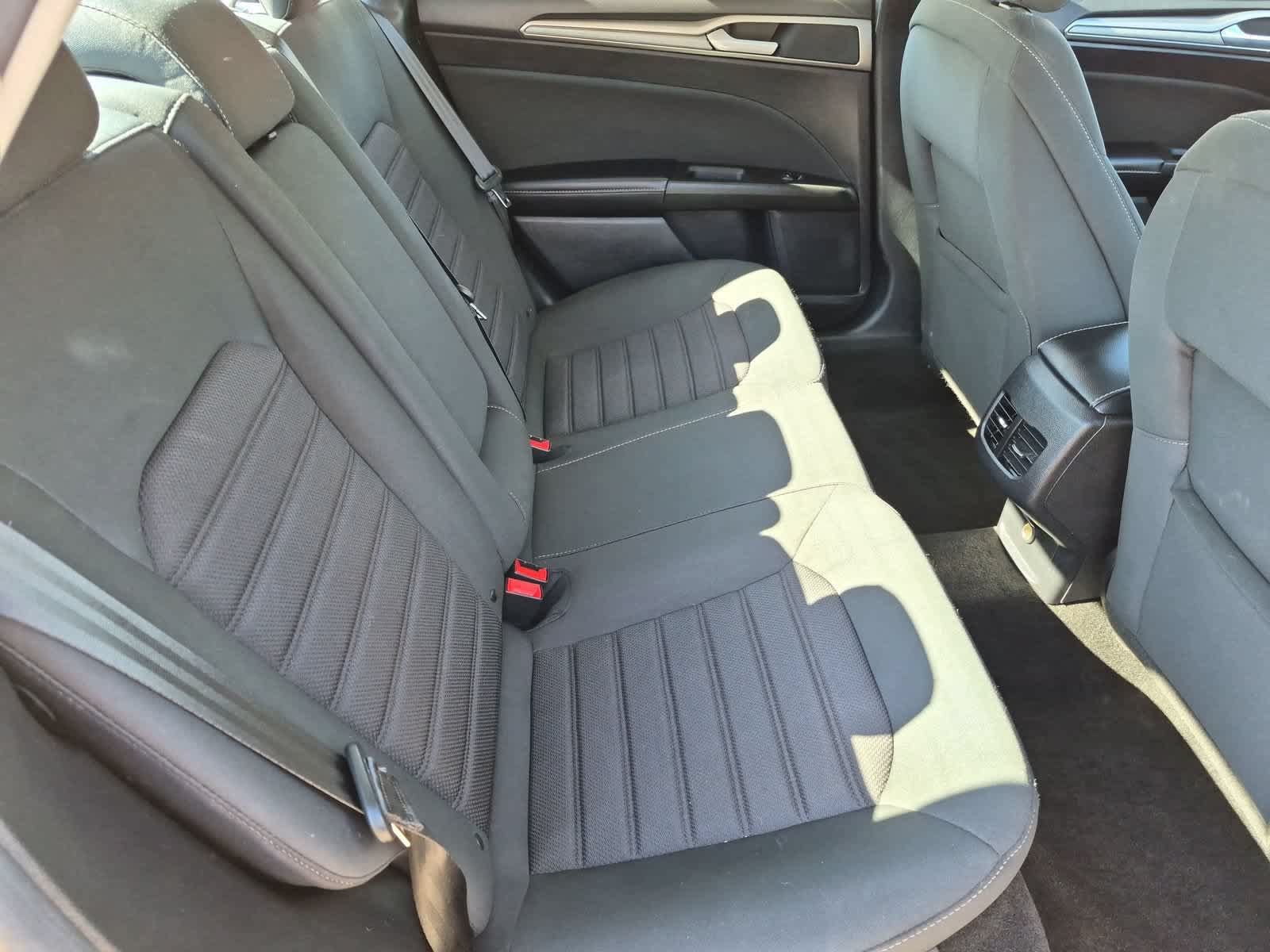 Used 2019 Ford Fusion SE FWD image 21