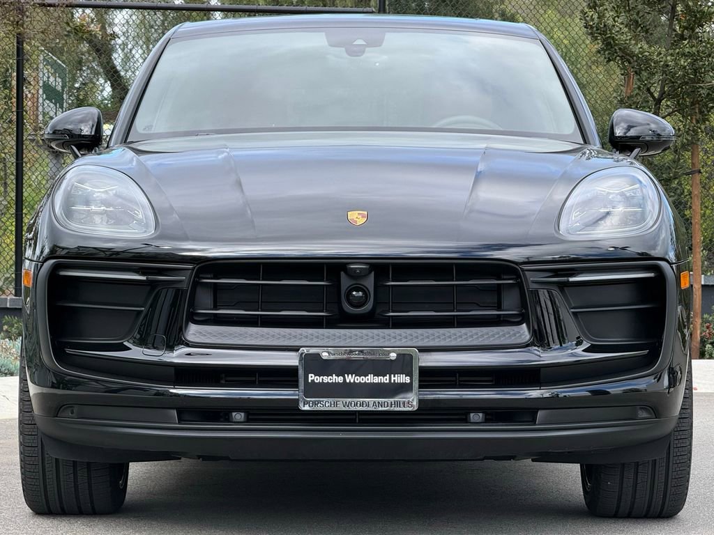Used 2025 Porsche Macan image 10
