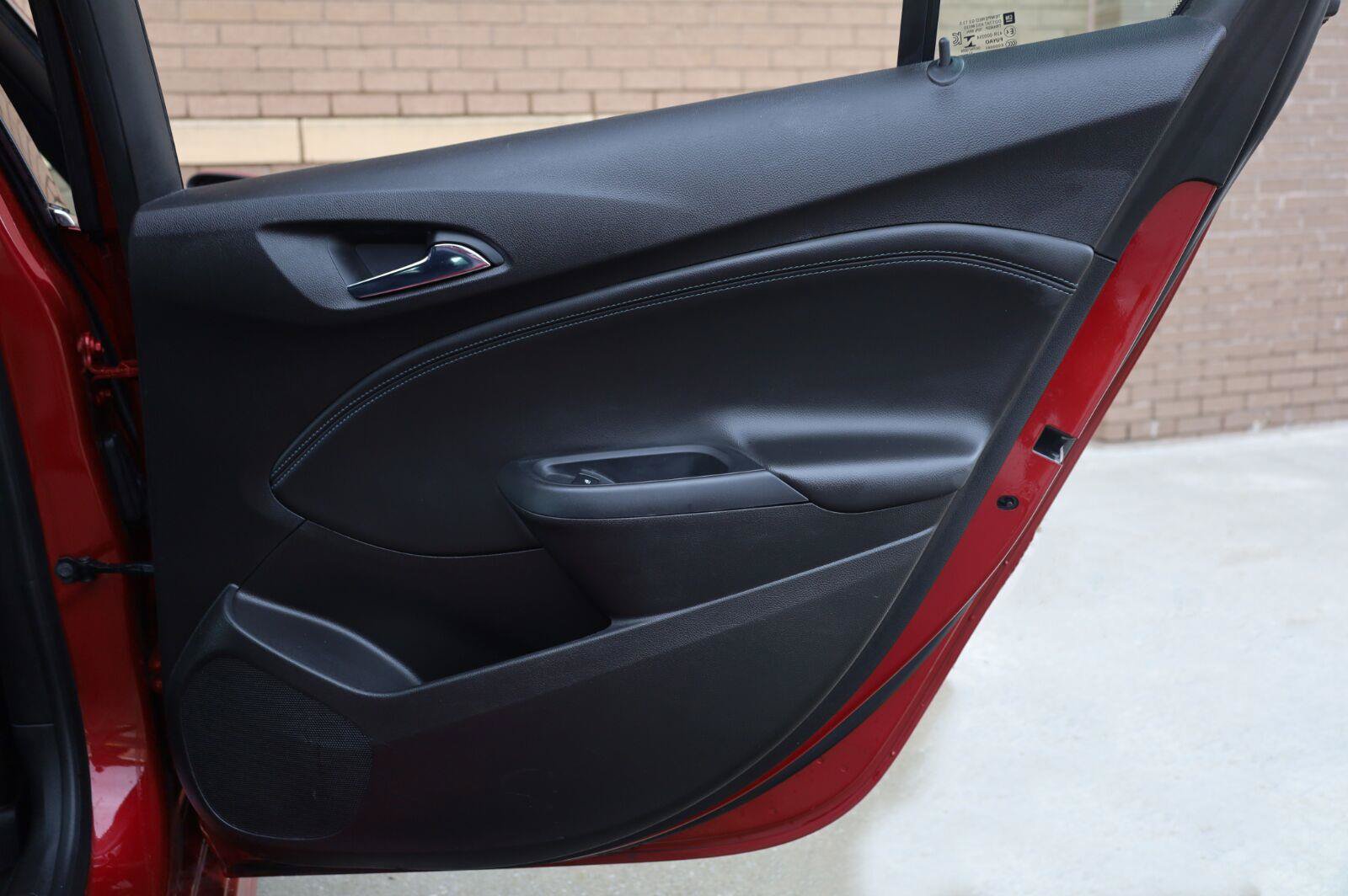 Used 2018 Chevrolet Cruze Premier FWD image 22