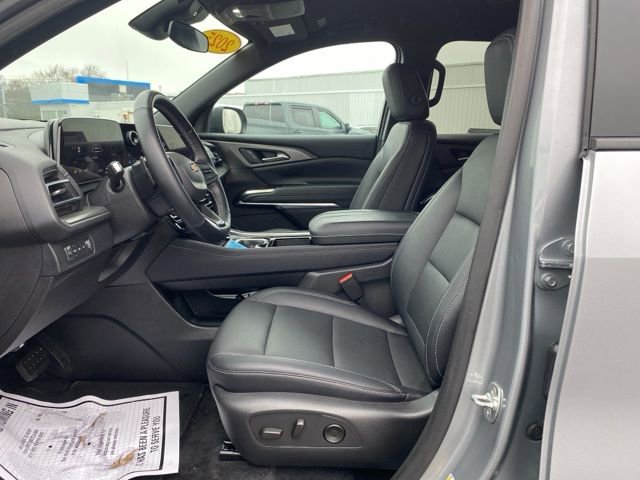 Used 2025 Chevrolet Traverse LT image 20