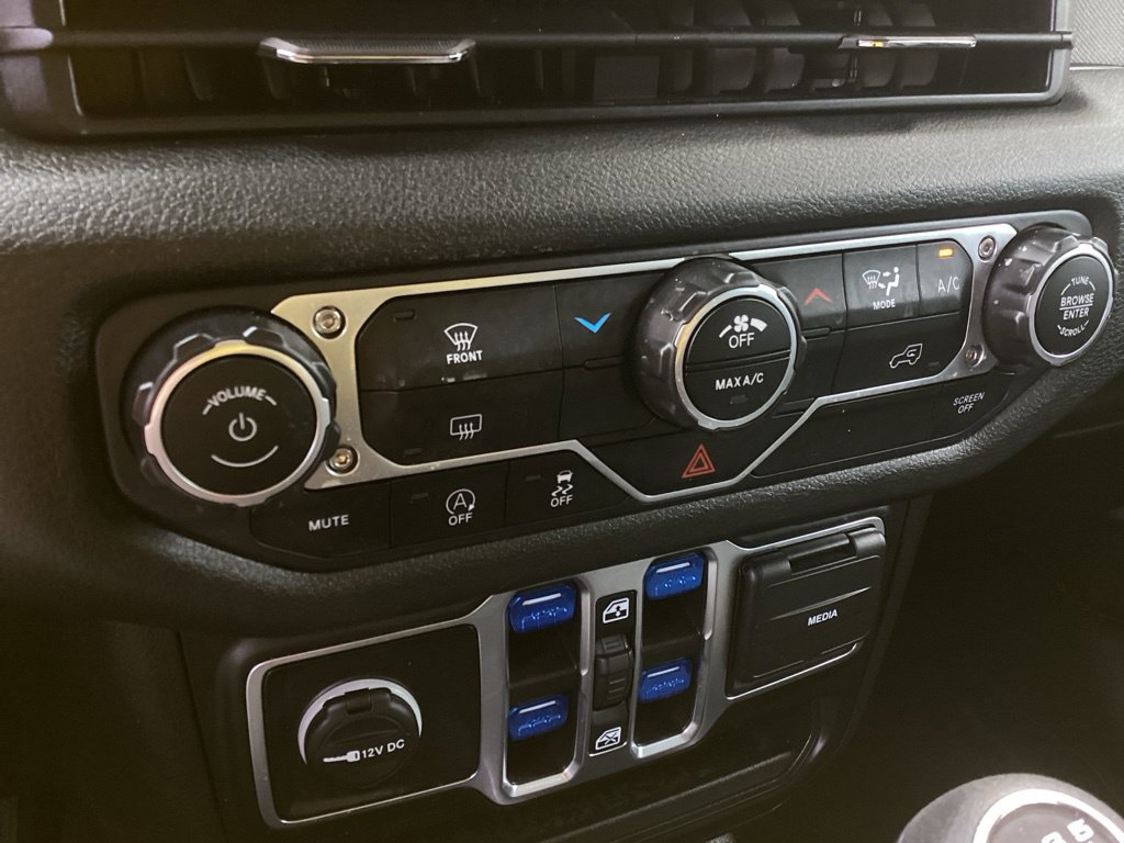Used 2025 Jeep Wrangler Unlimited Sport AWD/4WD image 15