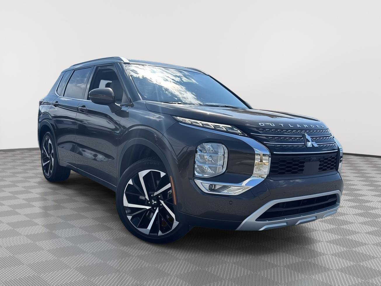 Used 2022 Mitsubishi Outlander SEL image 2