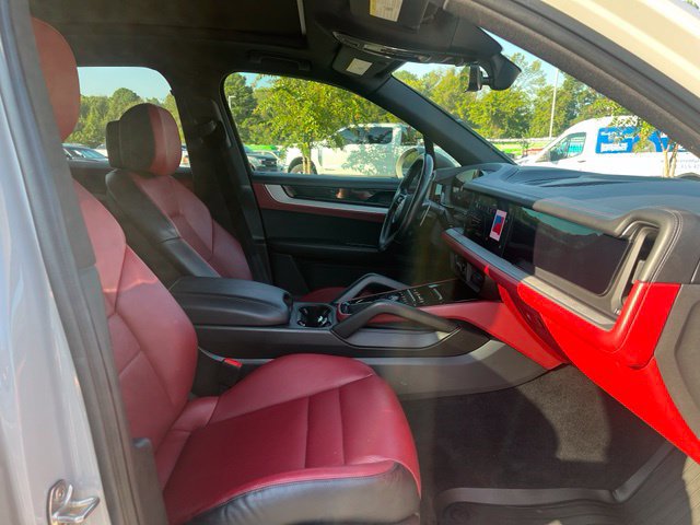 Used 2024 Porsche Cayenne AWD/4WD image 11