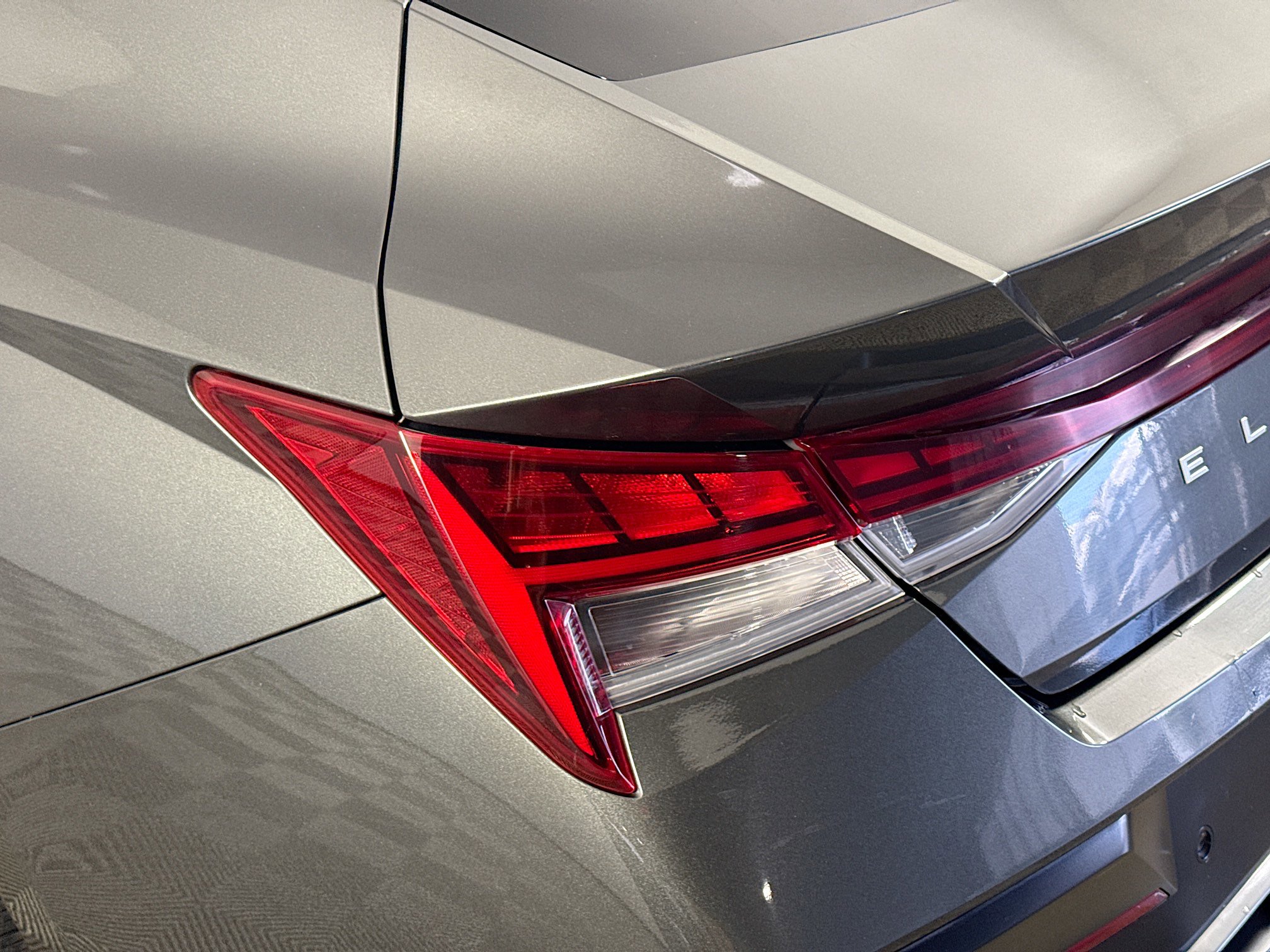 Used 2024 Hyundai Elantra Limited image 36