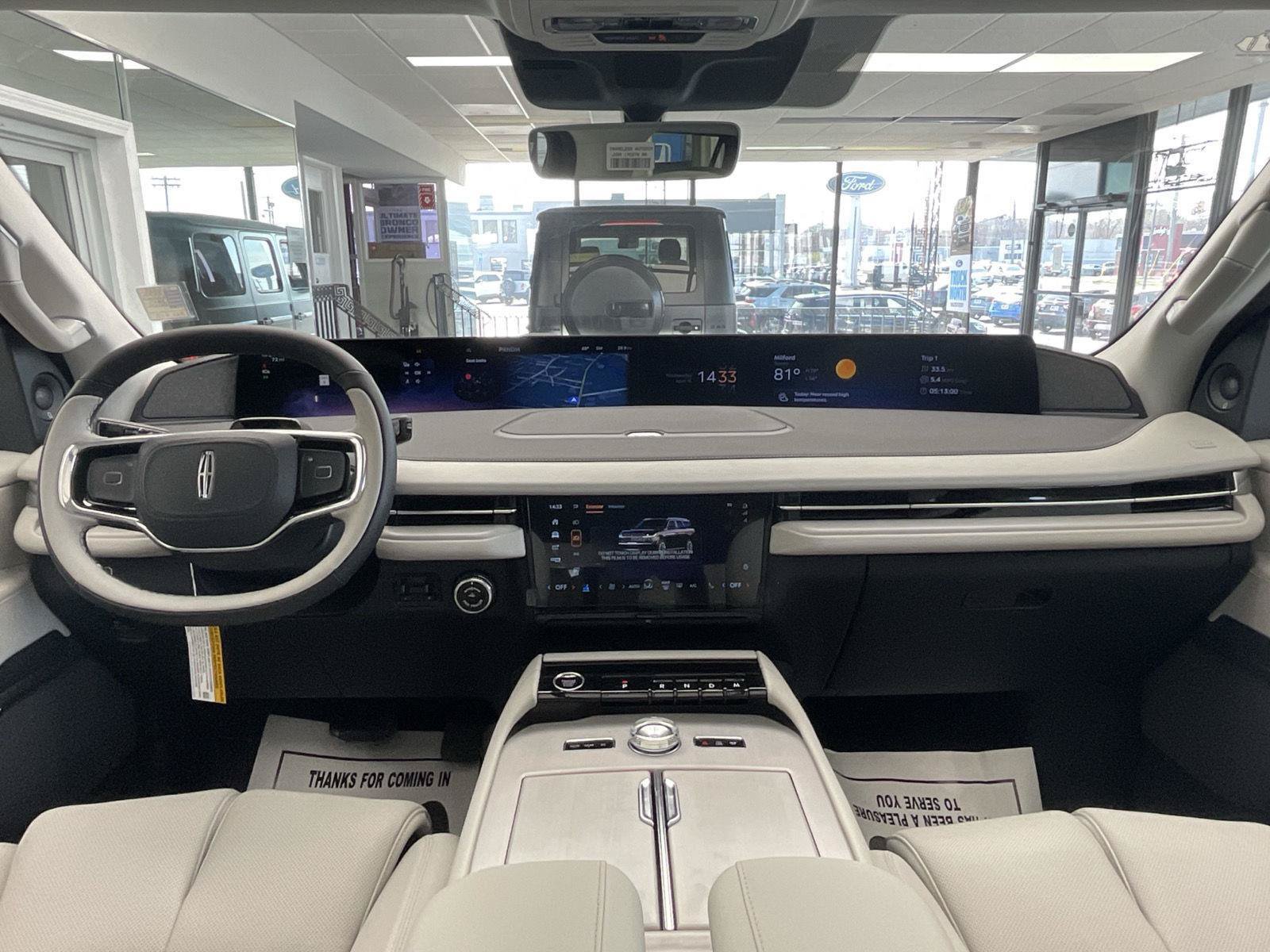 New 2026 Lincoln Navigator Reserve AWD/4WD image 16