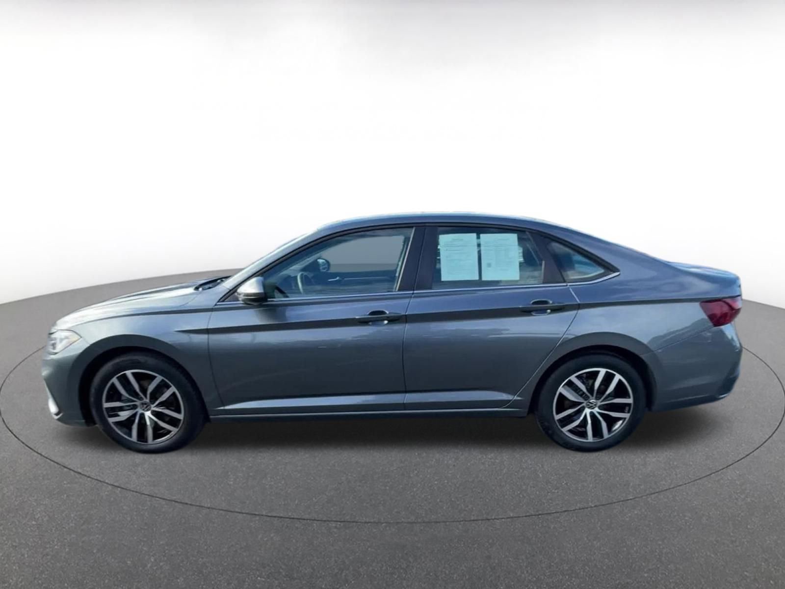 Used 2025 Volkswagen Jetta SE image 9